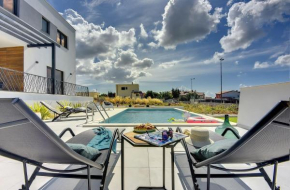 700 Meter zum Strand mit Privatpool, WLAN, Meerblick